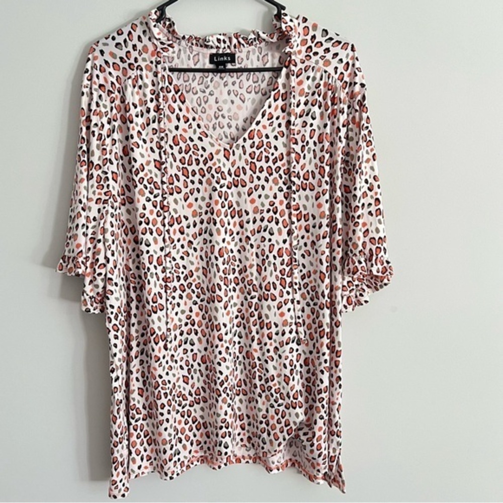 Links White Cheetah Print Stretchy Blouse w/ Ruffle Details, Size 2X